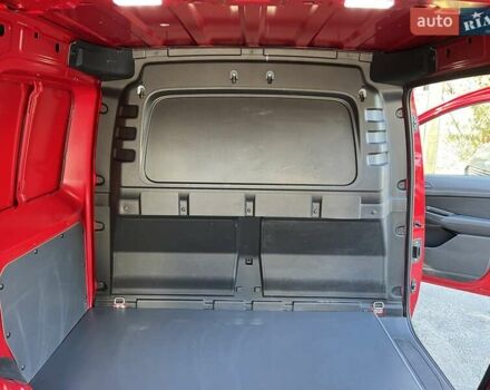 Красный Фольксваген Кадди, объемом двигателя 1.97 л и пробегом 140 тыс. км за 15999 $, фото 14 на Automoto.ua