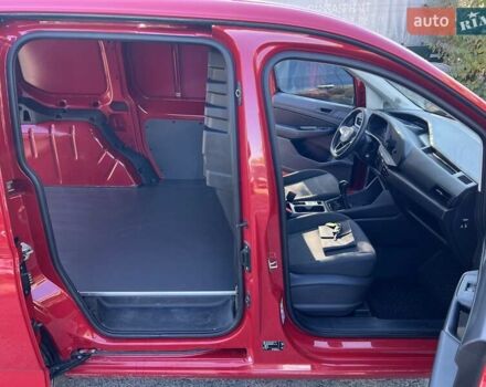 Красный Фольксваген Кадди, объемом двигателя 1.97 л и пробегом 140 тыс. км за 15999 $, фото 12 на Automoto.ua