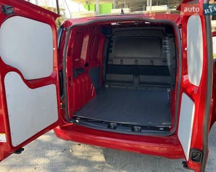 Красный Фольксваген Кадди, объемом двигателя 1.97 л и пробегом 140 тыс. км за 15999 $, фото 13 на Automoto.ua