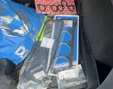 Красный Фольксваген Кадди, объемом двигателя 1.6 л и пробегом 300 тыс. км за 1850 $, фото 20 на Automoto.ua