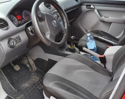 Красный Фольксваген Кадди, объемом двигателя 2 л и пробегом 188 тыс. км за 9300 $, фото 7 на Automoto.ua