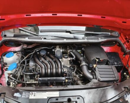 Красный Фольксваген Кадди, объемом двигателя 2 л и пробегом 188 тыс. км за 9300 $, фото 4 на Automoto.ua