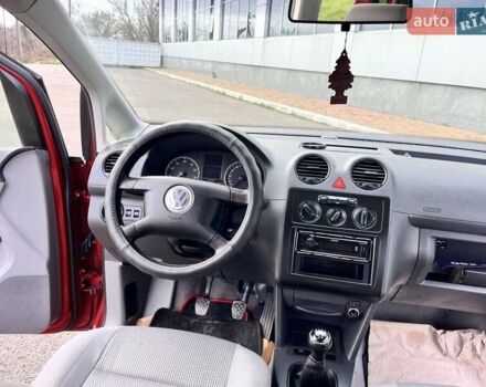 Красный Фольксваген Кадди, объемом двигателя 1.6 л и пробегом 220 тыс. км за 6950 $, фото 24 на Automoto.ua