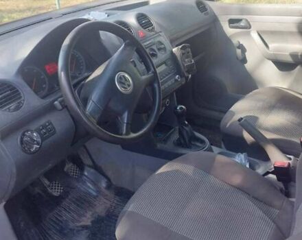 Красный Фольксваген Кадди, объемом двигателя 2 л и пробегом 301 тыс. км за 5000 $, фото 2 на Automoto.ua