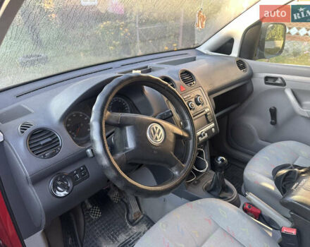 Красный Фольксваген Кадди, объемом двигателя 1.39 л и пробегом 393 тыс. км за 3000 $, фото 8 на Automoto.ua
