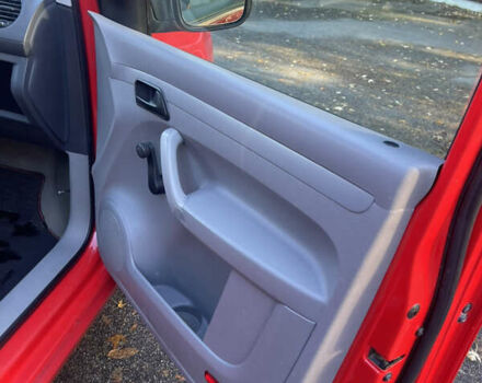 Красный Фольксваген Кадди, объемом двигателя 1.9 л и пробегом 246 тыс. км за 5900 $, фото 23 на Automoto.ua