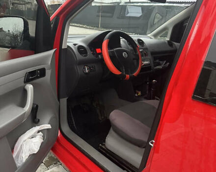 Красный Фольксваген Кадди, объемом двигателя 1.97 л и пробегом 230 тыс. км за 4800 $, фото 8 на Automoto.ua