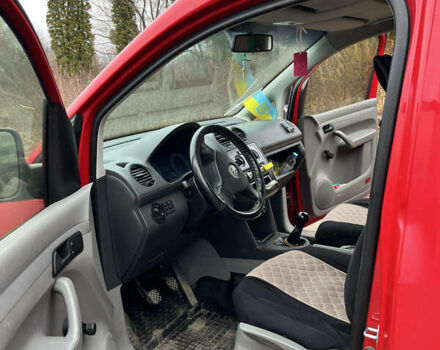 Красный Фольксваген Кадди, объемом двигателя 1.97 л и пробегом 300 тыс. км за 5500 $, фото 6 на Automoto.ua