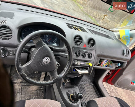 Красный Фольксваген Кадди, объемом двигателя 1.97 л и пробегом 300 тыс. км за 5500 $, фото 5 на Automoto.ua