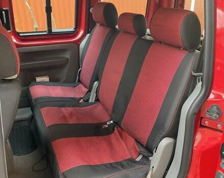 Красный Фольксваген Кадди, объемом двигателя 1.4 л и пробегом 280 тыс. км за 6039 $, фото 5 на Automoto.ua