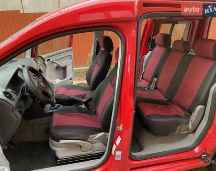 Красный Фольксваген Кадди, объемом двигателя 1.4 л и пробегом 280 тыс. км за 6039 $, фото 7 на Automoto.ua