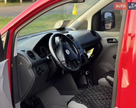 Красный Фольксваген Кадди, объемом двигателя 1.6 л и пробегом 220 тыс. км за 6299 $, фото 13 на Automoto.ua