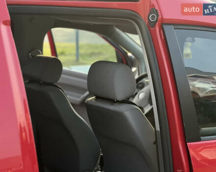 Красный Фольксваген Кадди, объемом двигателя 1.6 л и пробегом 220 тыс. км за 6299 $, фото 17 на Automoto.ua