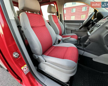 Красный Фольксваген Кадди, объемом двигателя 1.6 л и пробегом 210 тыс. км за 8999 $, фото 49 на Automoto.ua