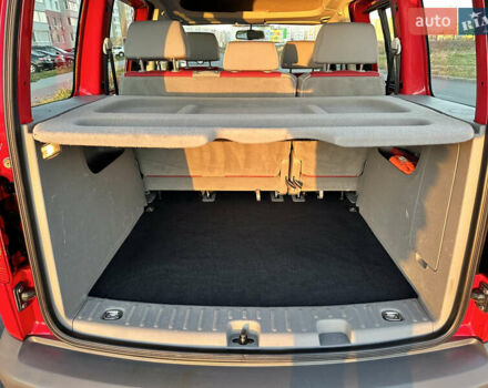 Красный Фольксваген Кадди, объемом двигателя 1.6 л и пробегом 210 тыс. км за 8999 $, фото 59 на Automoto.ua