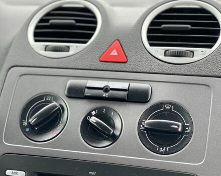 Красный Фольксваген Кадди, объемом двигателя 1.6 л и пробегом 173 тыс. км за 7300 $, фото 23 на Automoto.ua