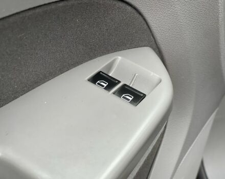 Красный Фольксваген Кадди, объемом двигателя 1.6 л и пробегом 173 тыс. км за 7300 $, фото 21 на Automoto.ua