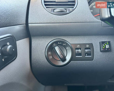 Красный Фольксваген Кадди, объемом двигателя 1.6 л и пробегом 210 тыс. км за 8999 $, фото 86 на Automoto.ua