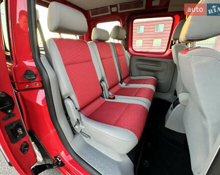 Красный Фольксваген Кадди, объемом двигателя 1.6 л и пробегом 210 тыс. км за 8999 $, фото 55 на Automoto.ua