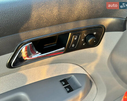 Красный Фольксваген Кадди, объемом двигателя 1.6 л и пробегом 210 тыс. км за 8999 $, фото 72 на Automoto.ua