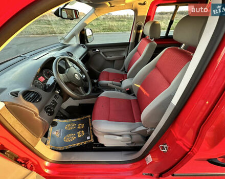 Красный Фольксваген Кадди, объемом двигателя 1.6 л и пробегом 210 тыс. км за 8999 $, фото 77 на Automoto.ua