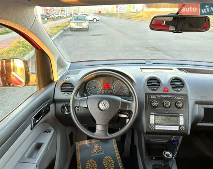 Красный Фольксваген Кадди, объемом двигателя 1.6 л и пробегом 210 тыс. км за 8999 $, фото 61 на Automoto.ua