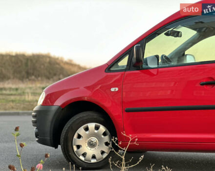 Красный Фольксваген Кадди, объемом двигателя 1.6 л и пробегом 210 тыс. км за 8999 $, фото 12 на Automoto.ua