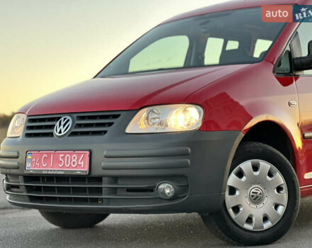 Красный Фольксваген Кадди, объемом двигателя 1.6 л и пробегом 210 тыс. км за 8999 $, фото 2 на Automoto.ua