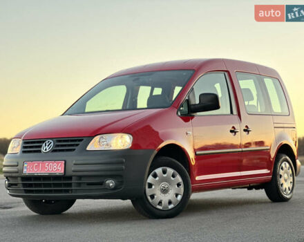 Красный Фольксваген Кадди, объемом двигателя 1.6 л и пробегом 210 тыс. км за 8999 $, фото 1 на Automoto.ua