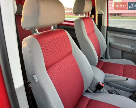 Красный Фольксваген Кадди, объемом двигателя 1.6 л и пробегом 210 тыс. км за 8999 $, фото 45 на Automoto.ua