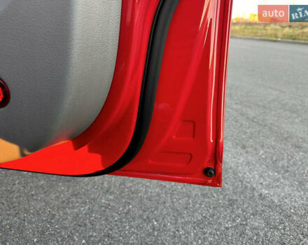 Красный Фольксваген Кадди, объемом двигателя 1.6 л и пробегом 210 тыс. км за 8999 $, фото 51 на Automoto.ua