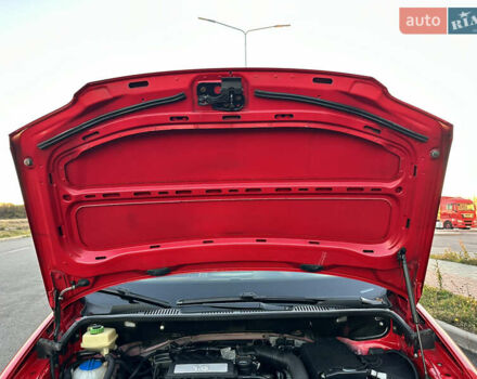 Красный Фольксваген Кадди, объемом двигателя 1.6 л и пробегом 210 тыс. км за 8999 $, фото 47 на Automoto.ua