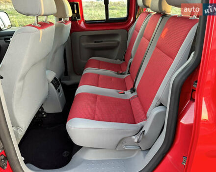 Красный Фольксваген Кадди, объемом двигателя 1.6 л и пробегом 210 тыс. км за 8999 $, фото 70 на Automoto.ua