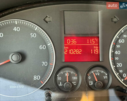 Красный Фольксваген Кадди, объемом двигателя 1.6 л и пробегом 210 тыс. км за 8999 $, фото 88 на Automoto.ua