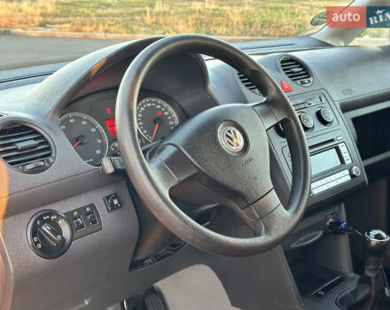 Красный Фольксваген Кадди, объемом двигателя 1.6 л и пробегом 210 тыс. км за 8999 $, фото 73 на Automoto.ua