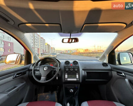 Красный Фольксваген Кадди, объемом двигателя 1.6 л и пробегом 210 тыс. км за 8999 $, фото 62 на Automoto.ua