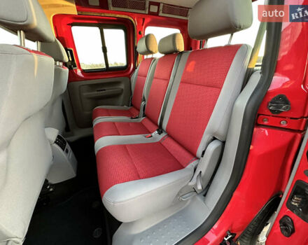 Красный Фольксваген Кадди, объемом двигателя 1.6 л и пробегом 210 тыс. км за 8999 $, фото 66 на Automoto.ua