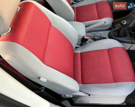 Красный Фольксваген Кадди, объемом двигателя 1.6 л и пробегом 210 тыс. км за 8999 $, фото 44 на Automoto.ua