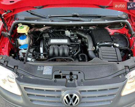 Красный Фольксваген Кадди, объемом двигателя 1.6 л и пробегом 210 тыс. км за 8999 $, фото 42 на Automoto.ua