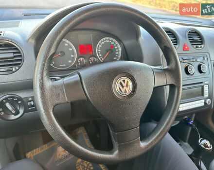 Красный Фольксваген Кадди, объемом двигателя 1.6 л и пробегом 210 тыс. км за 8999 $, фото 81 на Automoto.ua