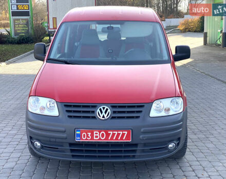 Красный Фольксваген Кадди, объемом двигателя 1.6 л и пробегом 220 тыс. км за 6399 $, фото 1 на Automoto.ua