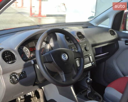 Красный Фольксваген Кадди, объемом двигателя 1.6 л и пробегом 185 тыс. км за 9200 $, фото 17 на Automoto.ua