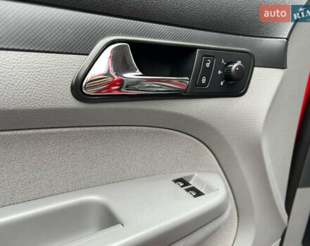 Красный Фольксваген Кадди, объемом двигателя 1.4 л и пробегом 195 тыс. км за 7300 $, фото 22 на Automoto.ua