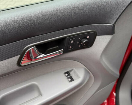 Красный Фольксваген Кадди, объемом двигателя 1.6 л и пробегом 225 тыс. км за 7900 $, фото 12 на Automoto.ua