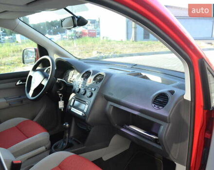 Красный Фольксваген Кадди, объемом двигателя 1.6 л и пробегом 185 тыс. км за 9200 $, фото 31 на Automoto.ua