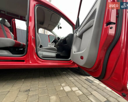 Красный Фольксваген Кадди, объемом двигателя 1.4 л и пробегом 195 тыс. км за 7300 $, фото 12 на Automoto.ua