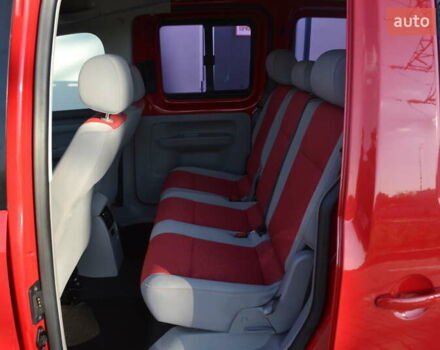 Красный Фольксваген Кадди, объемом двигателя 1.6 л и пробегом 185 тыс. км за 9200 $, фото 18 на Automoto.ua