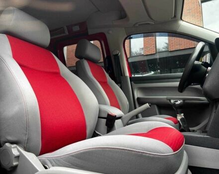 Красный Фольксваген Кадди, объемом двигателя 2 л и пробегом 224 тыс. км за 7000 $, фото 6 на Automoto.ua