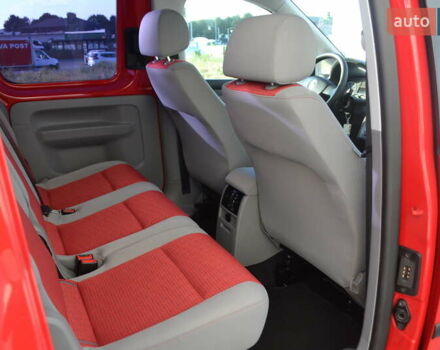 Красный Фольксваген Кадди, объемом двигателя 1.6 л и пробегом 185 тыс. км за 9200 $, фото 28 на Automoto.ua