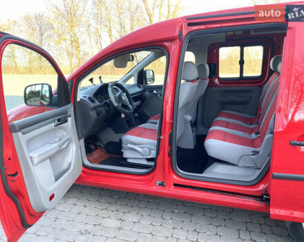 Красный Фольксваген Кадди, объемом двигателя 1.6 л и пробегом 220 тыс. км за 6399 $, фото 3 на Automoto.ua